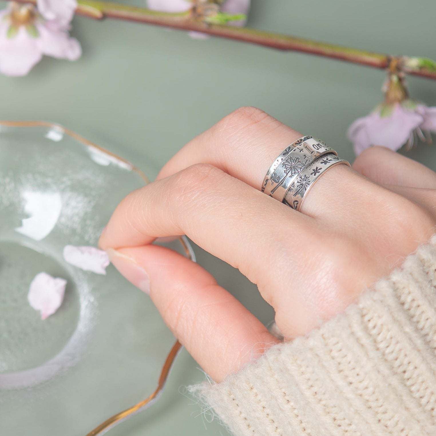 European And American Retro Carved Dandelion Rotatable Ring Flower Decompression Ring