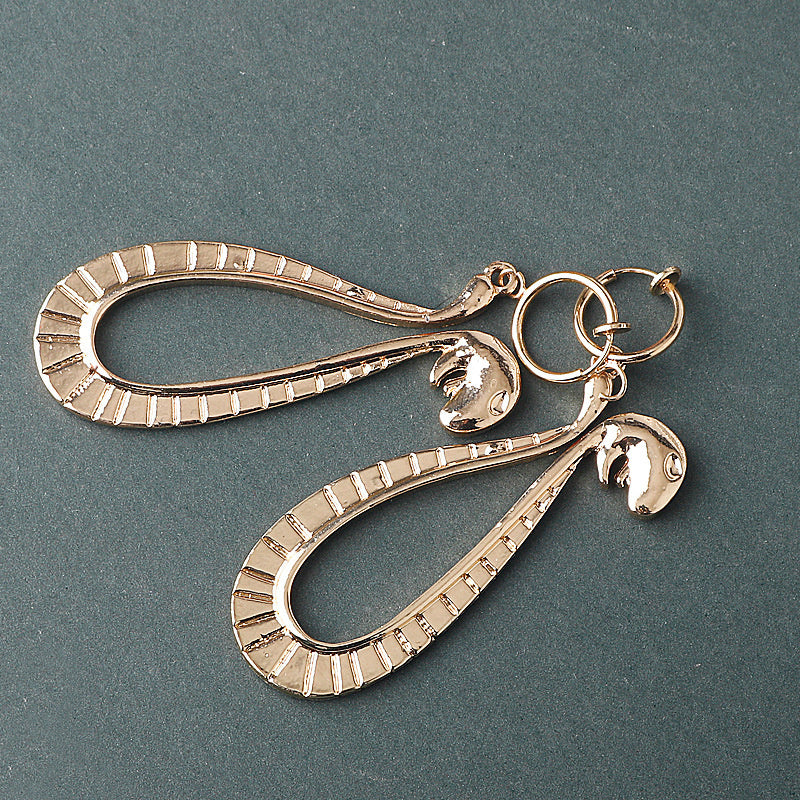 European And American Alloy Earrings Have No Ear Holes