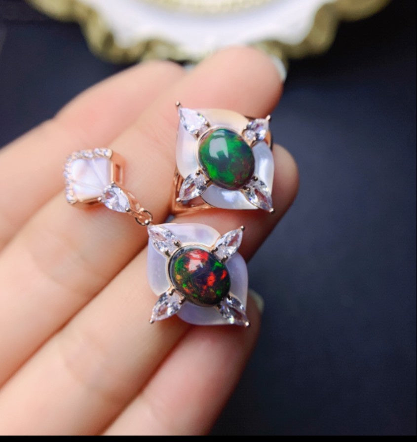 Fashionable Inlaid Natural Black Opal Ring